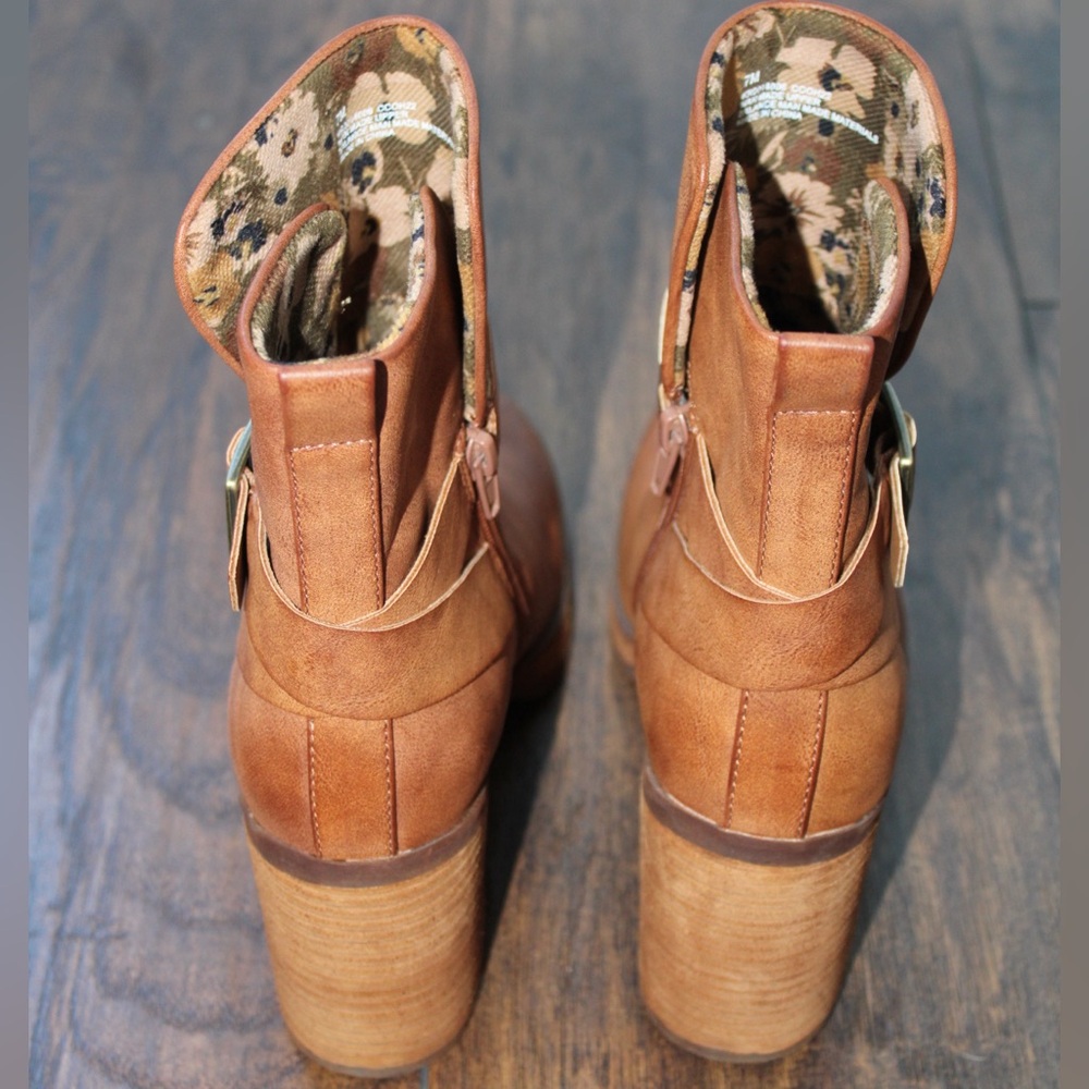 KORKS Marci II Brown Tan Block Heel Boots - Picture 5 of 14